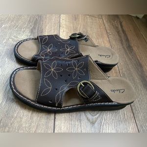 NWOT Clarks Brown Leather Buckle Sandals